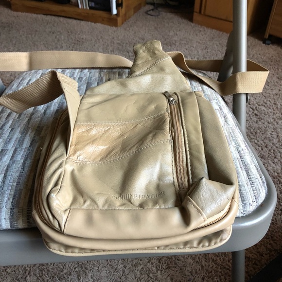 NWOT-Buxton Tan Leather Crossbody Leather Purse - Picture 3 of 8